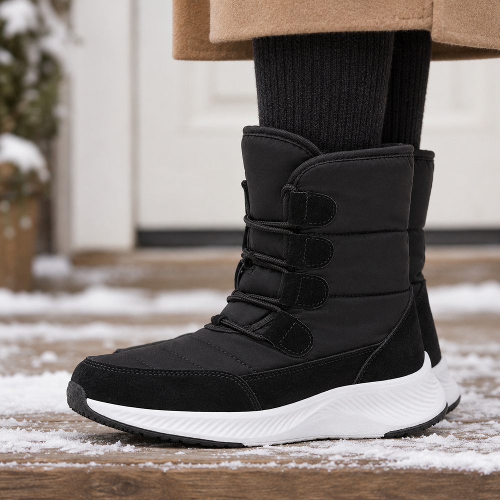 Pinzolo Snow Boots in Black (side view)