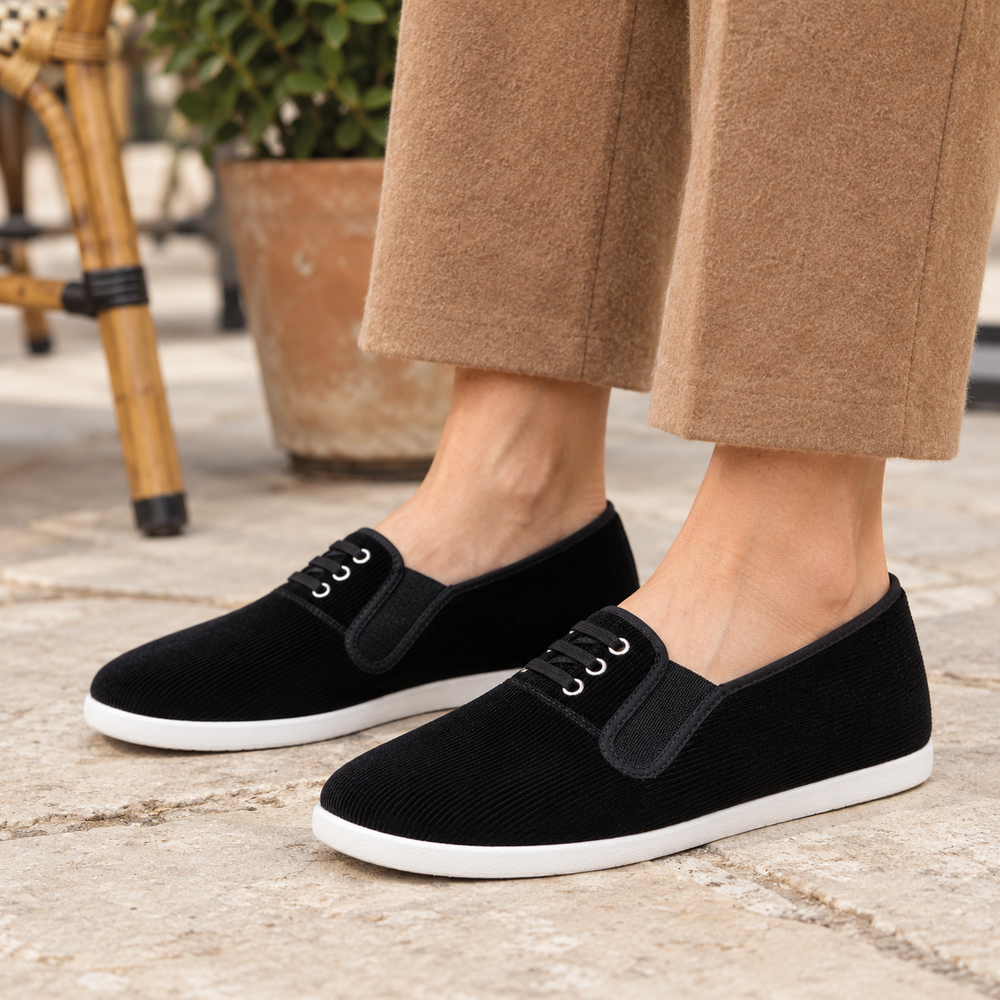 Rovereto Loafers in Black (on foot)