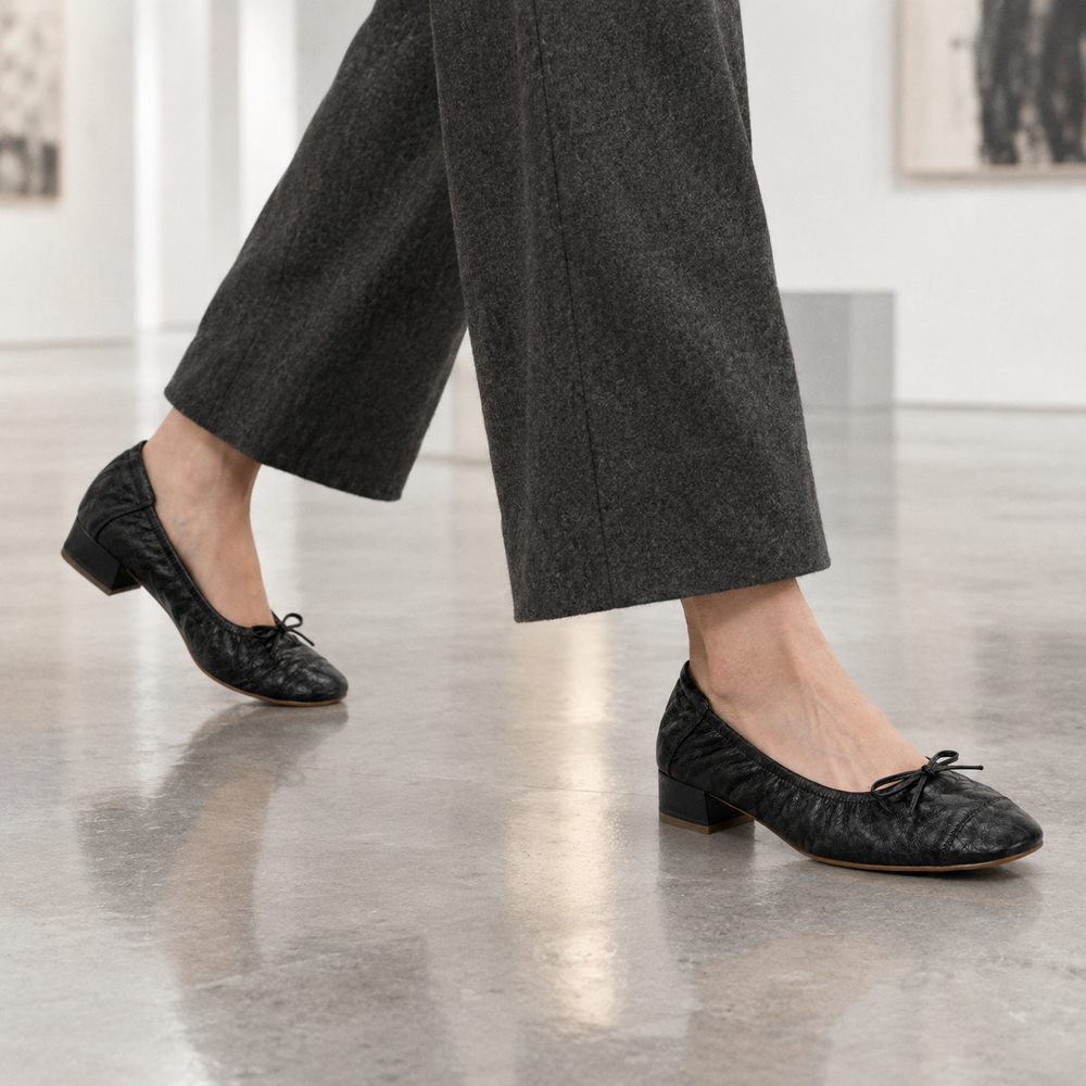 Cremona Orthopedic Ballet Flats - Black - on foot