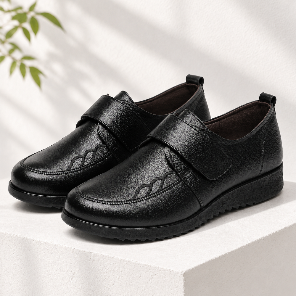 Mantova Orthopedic Flats - Black - styled