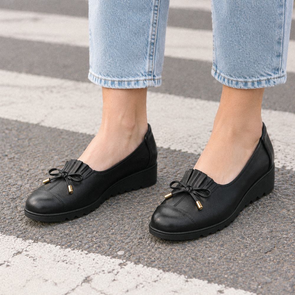 Sorrento Orthopedic Comfort Shoes - Black - on foot side