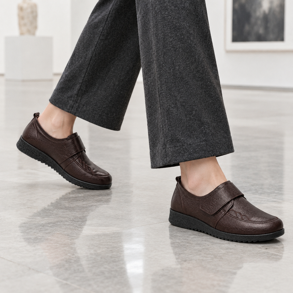 Mantova Orthopedic Flats - Brown - on foot