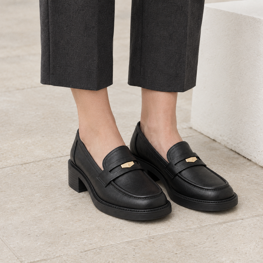 Ostuni Orthopedic Loafers - Black - on foot side