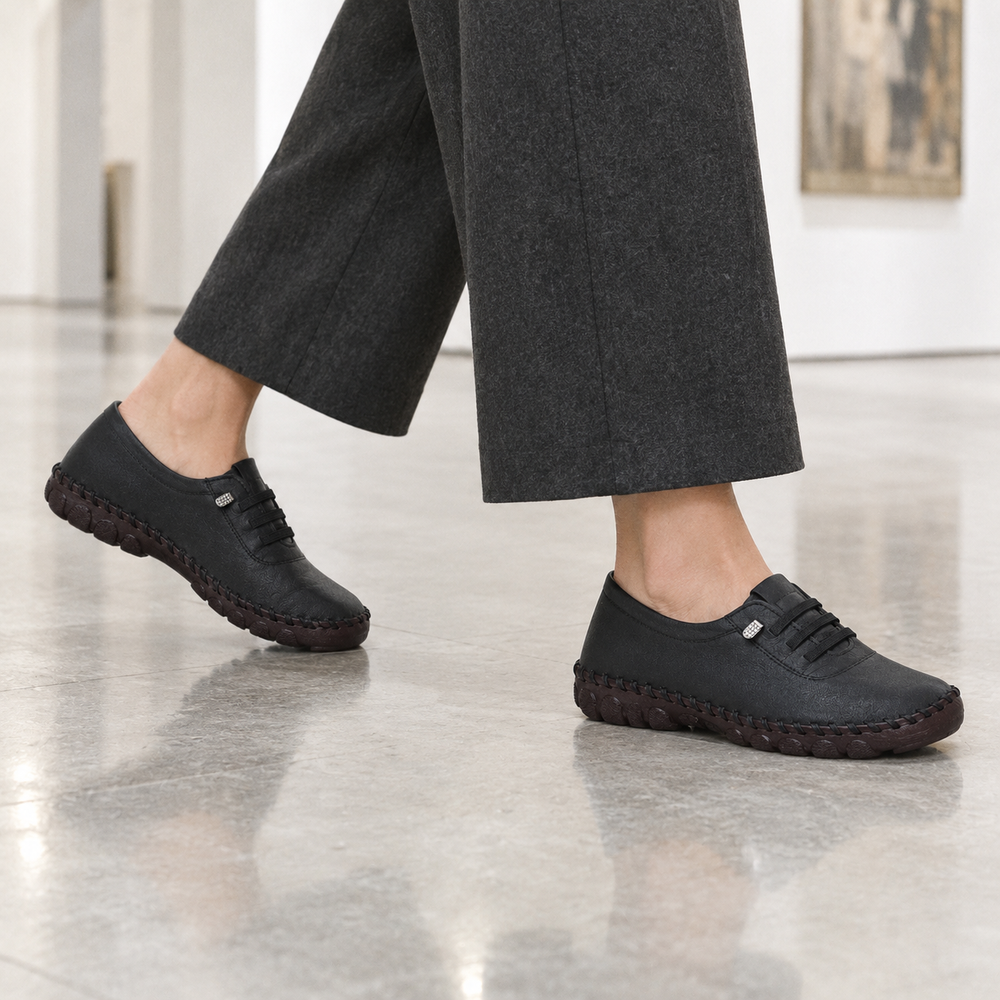Padova Orthopedic Flats - Black - on foot