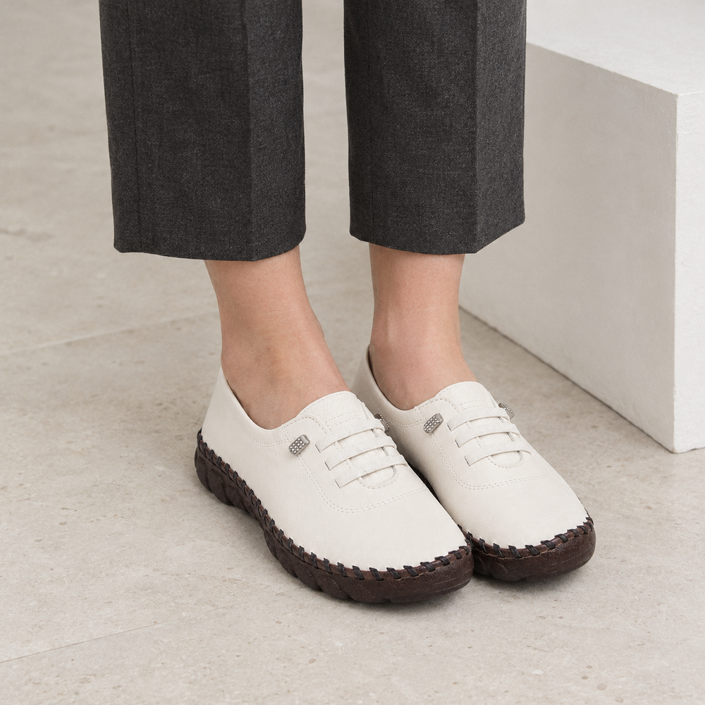 Padova Orthopedic Flats - Off-White - on foot side